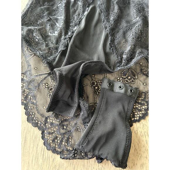 Frederick's of Hollywood Extreme Push-Up Black Lace Teddy - S - Picture 4 of 5